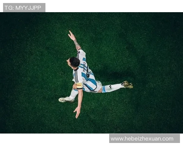 足球场上的魅力风采:性感球星大展运动魅力与完美身姿 足球场上的魅力风采:性感球星大展运动魅力与完美身姿